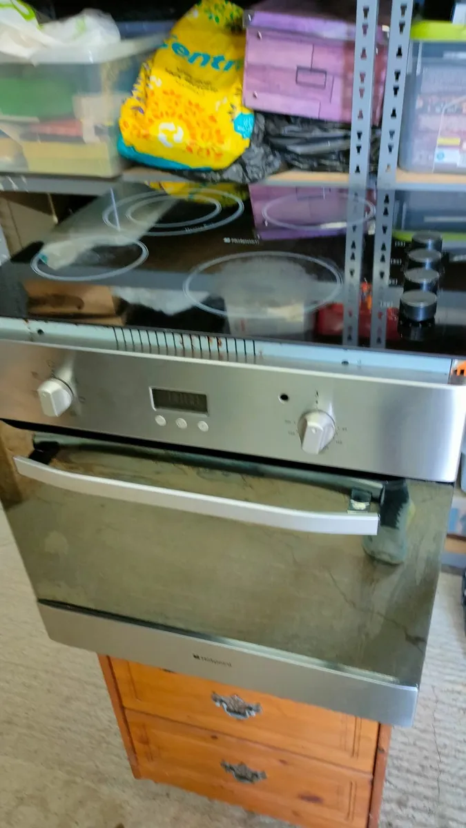 Oven, hob and extractor - Image 4