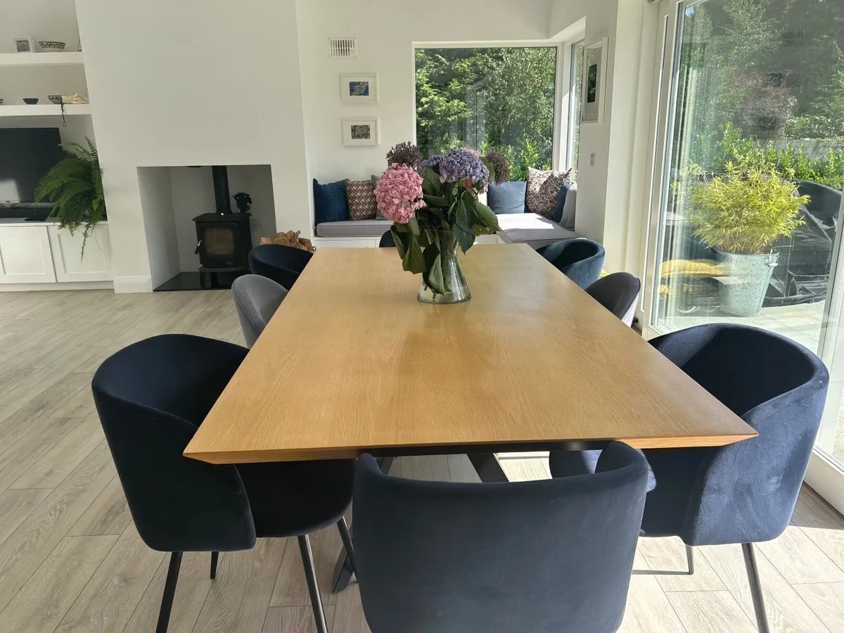 Dining table - Image 1