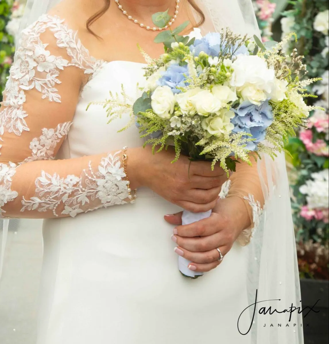 Wedding dress - Image 1