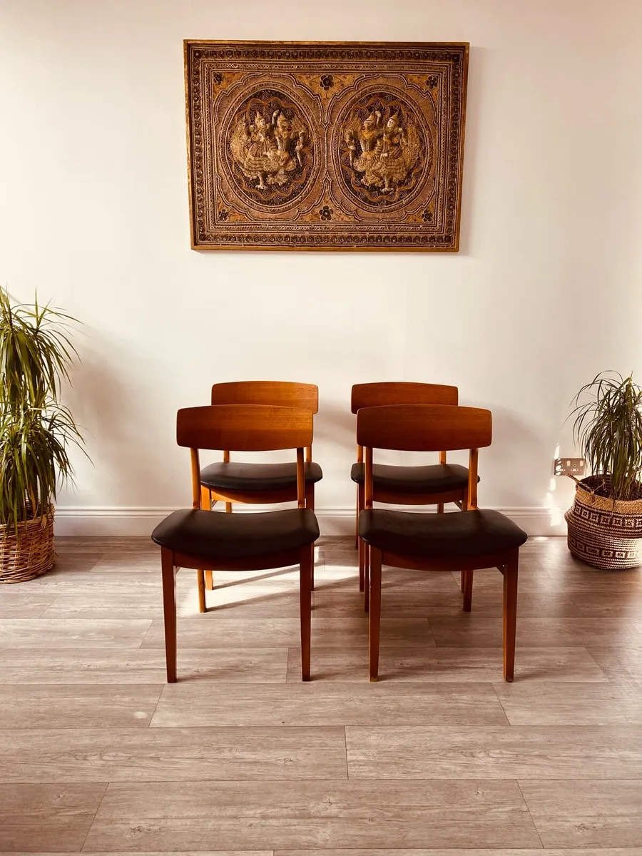Mid Century Dining Chairs x 4 - Image 1