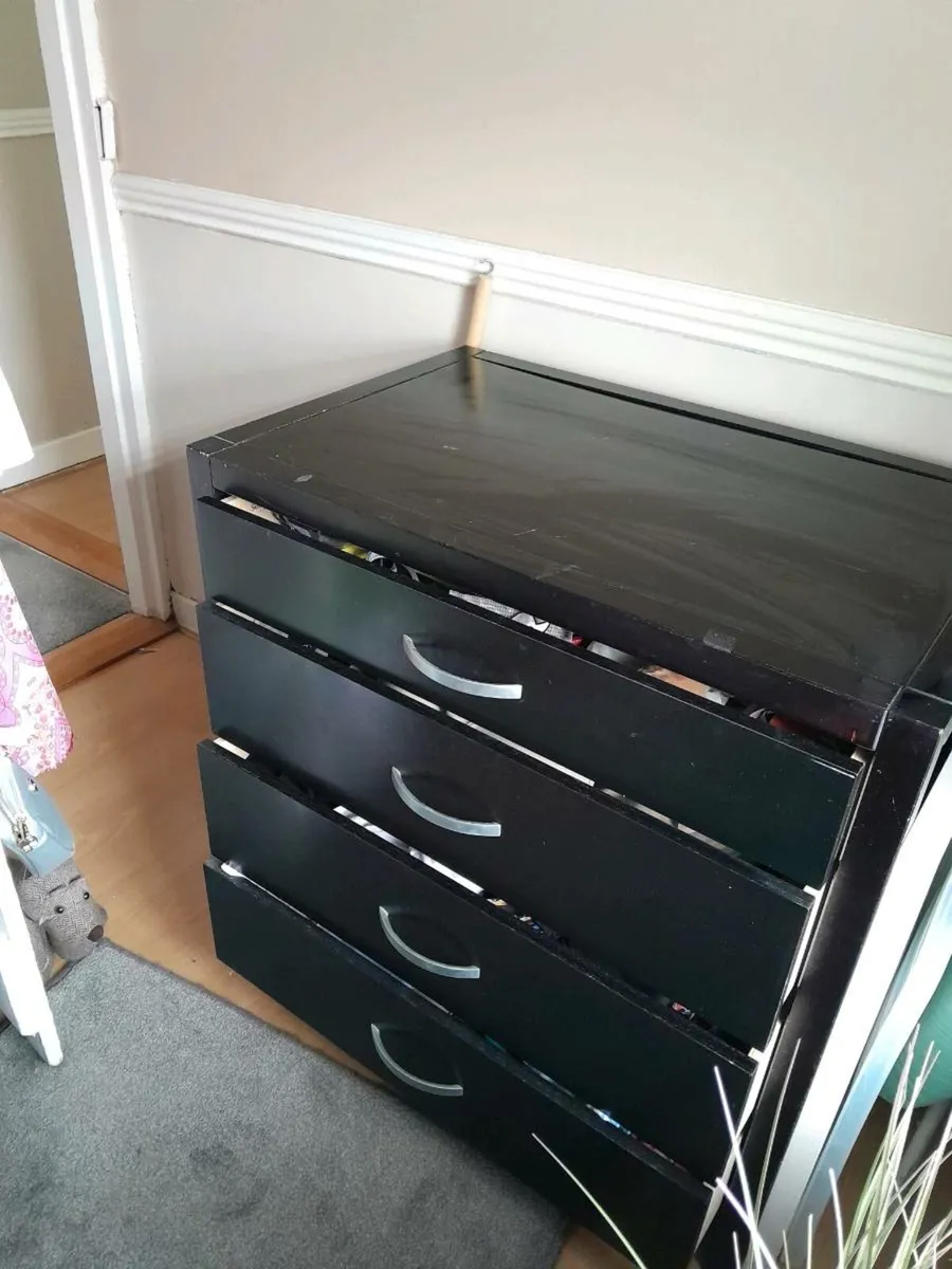 Bedroom furniture - Image 1