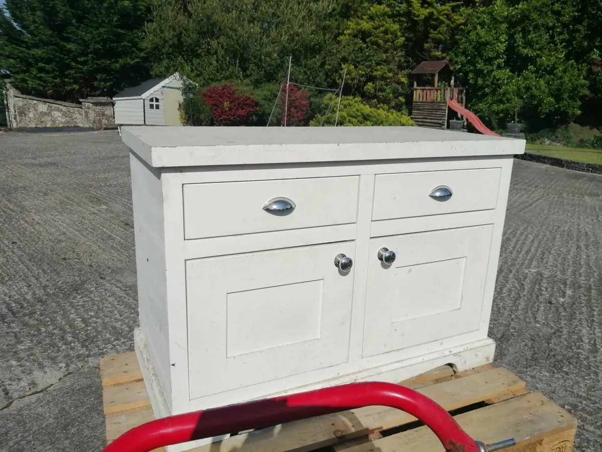 Solid wood unit in need of painting - Image 1