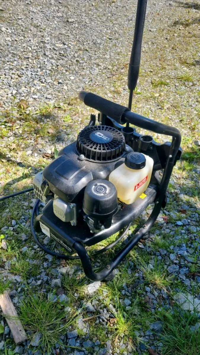 Petrol power washer - Image 1