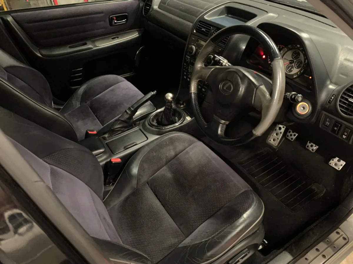 2001 LEXUS IS200 SPORT | LSD | SUNROOF - Image 3