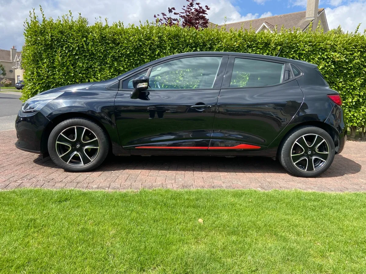 Renault Clio 2014 - Very low mileage - Image 3
