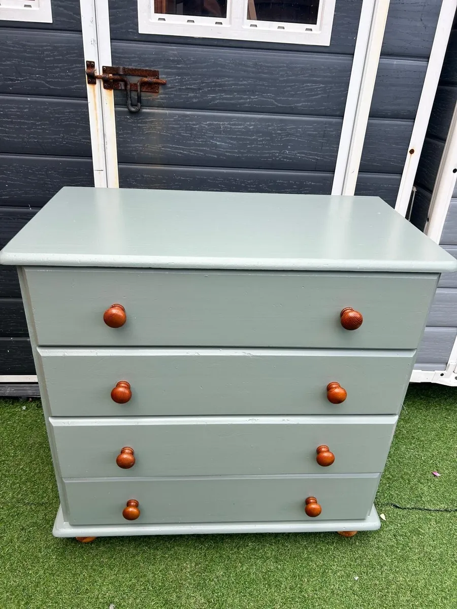 Chest of drawers