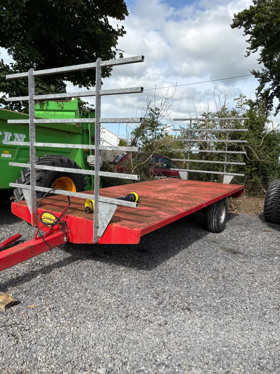 Bale trailer - Image 1
