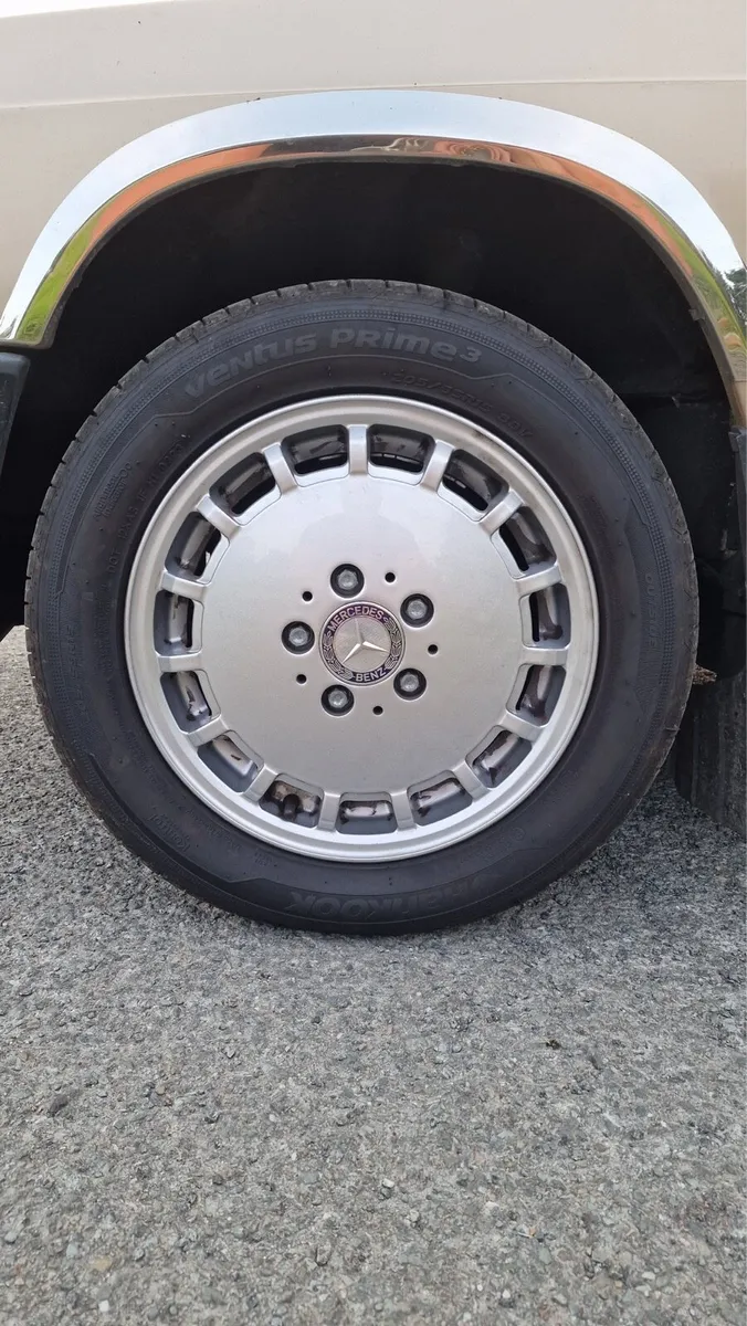 Mercedes 190 - Image 4
