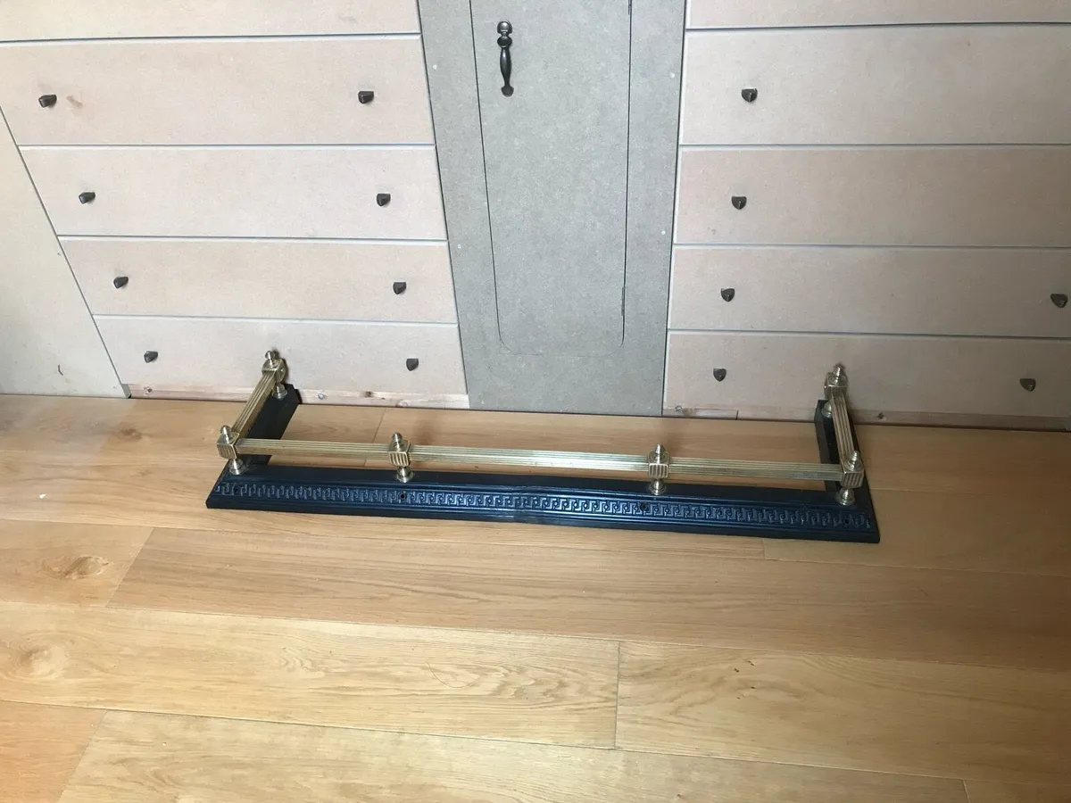 Fireplace fender - Image 1