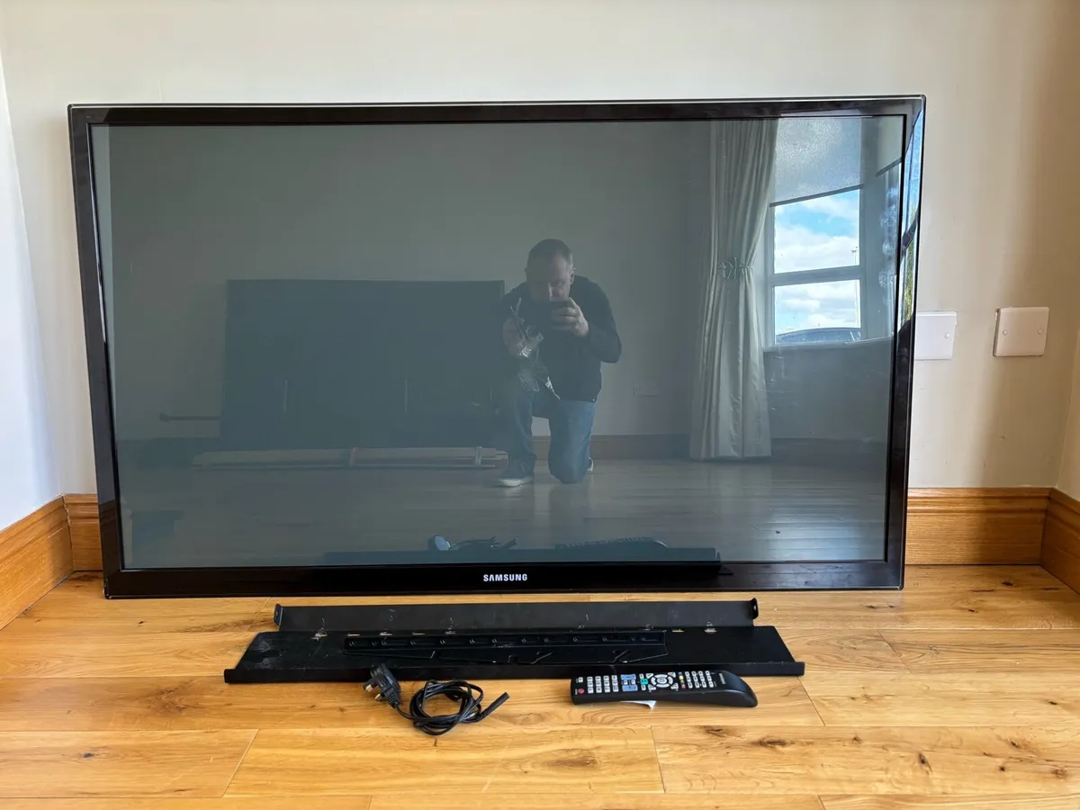 60 Samsung tv - Image 1