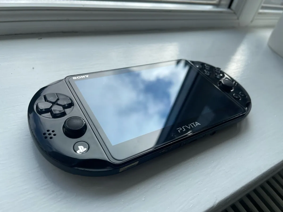 Ps Vita Slim Great Condtion. 8GB Card & Screen Pro - Image 3