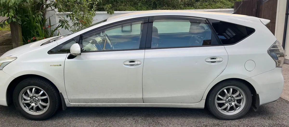 Toyota Prius 2013 - Image 2