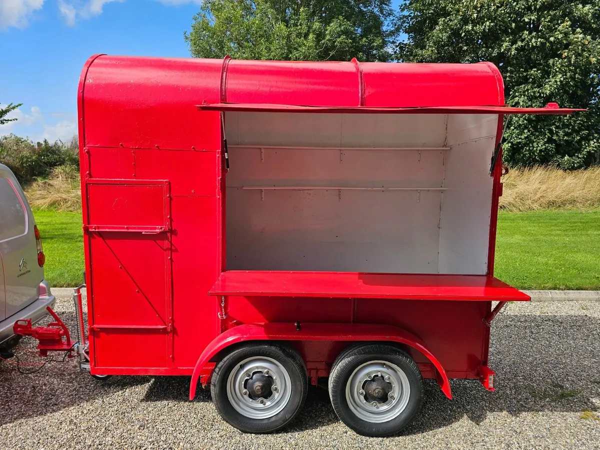 Catering/ sales trailer €3200 - Image 1