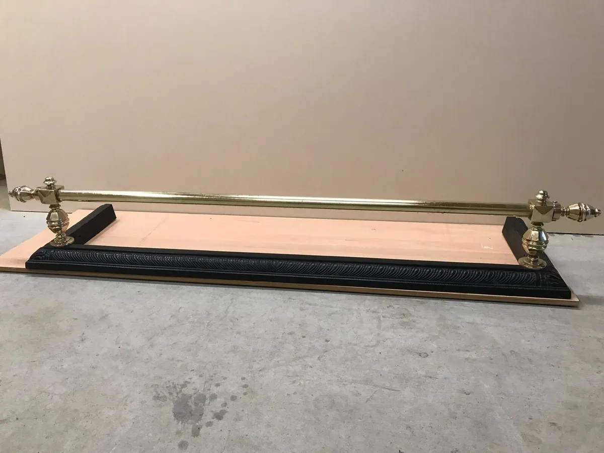 Fireplace fender - Image 1