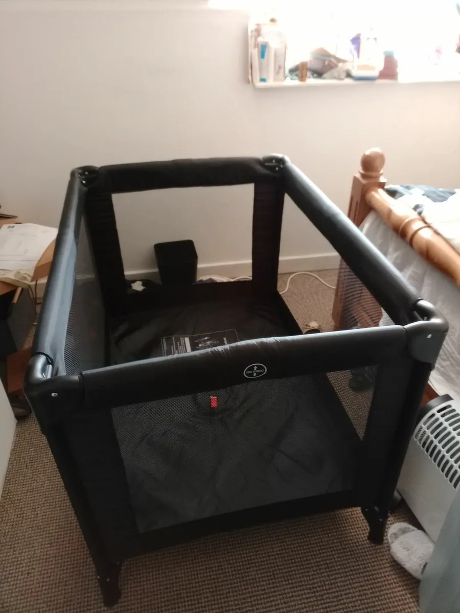 Babylo travel cot - Image 3