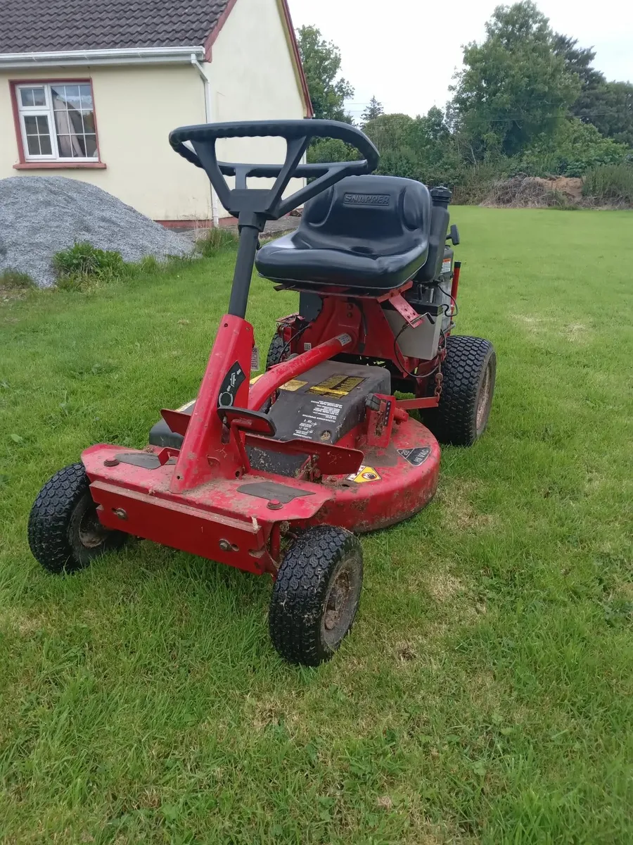 SNAPPER ride on lawnmower - Image 1