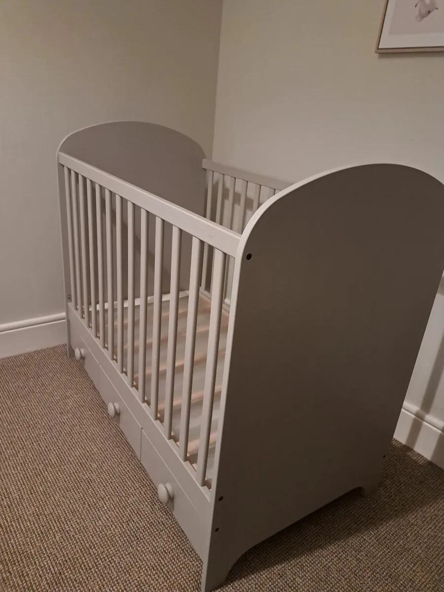 Cot/toddler bed - Image 4