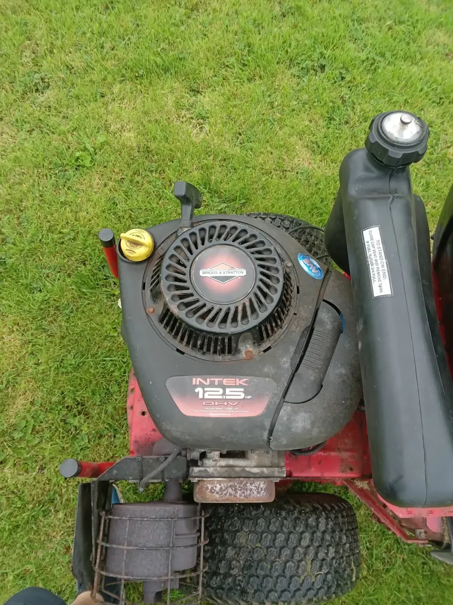 SNAPPER ride on lawnmower - Image 2