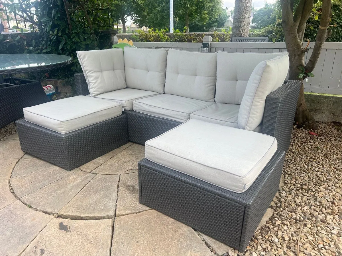 Garden sofa with umbrella - Image 3