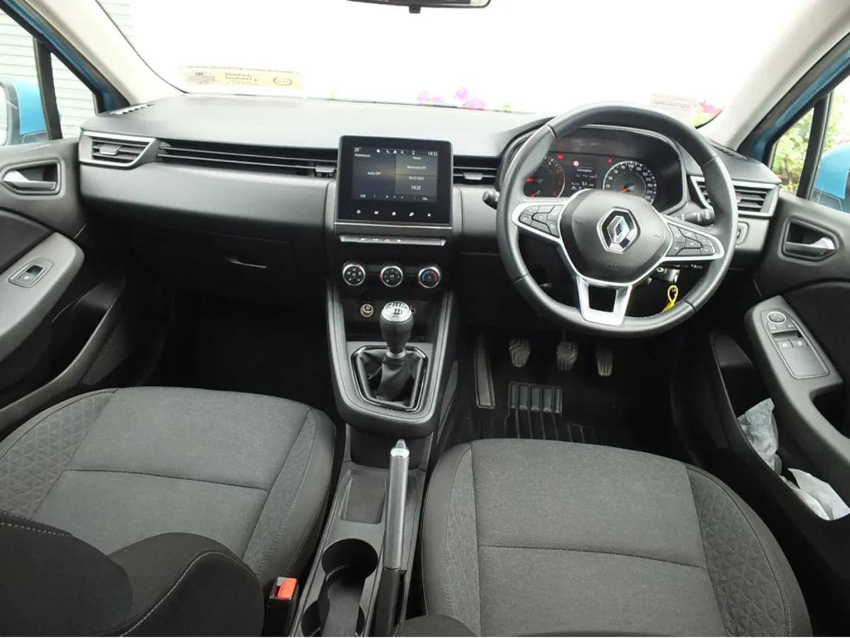 Renault Clio 5Dr - Image 4