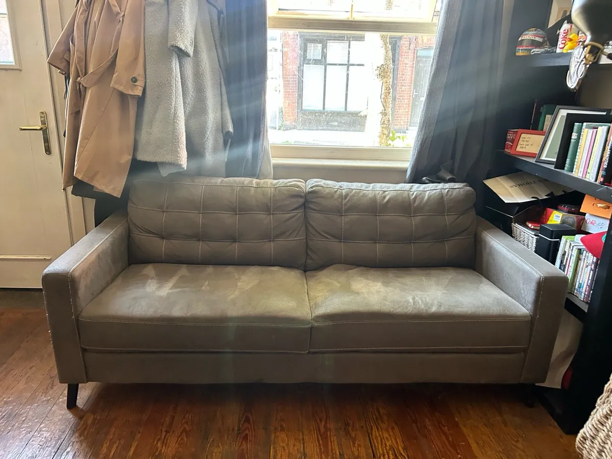 Grey couch - Image 1