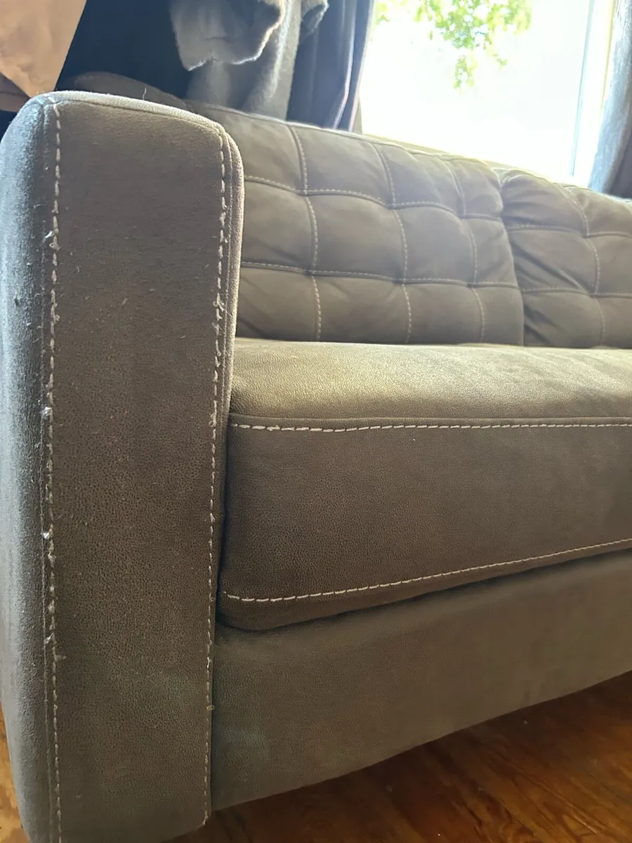 Grey couch - Image 3
