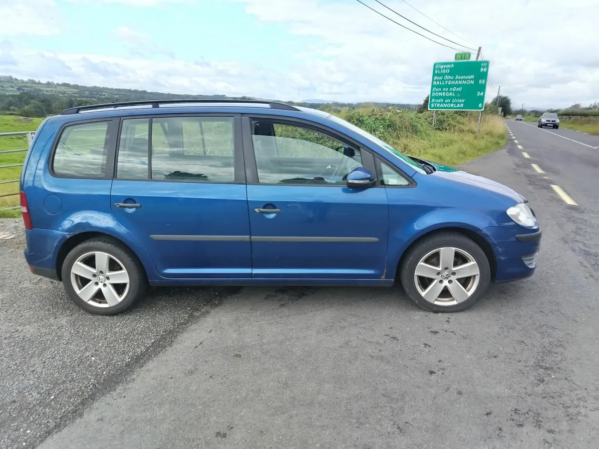 Volkswagen Touran 2010 - Image 1