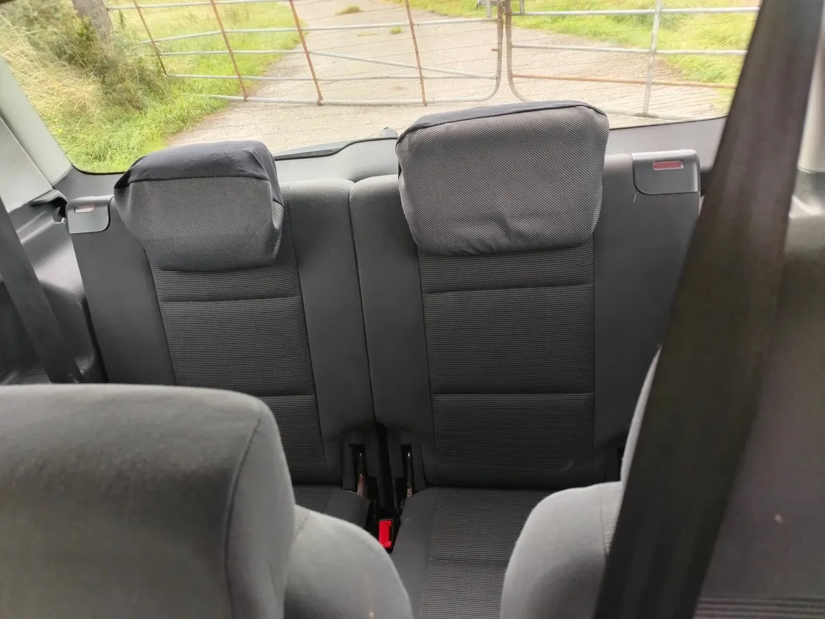 Volkswagen Touran 2010 - Image 3