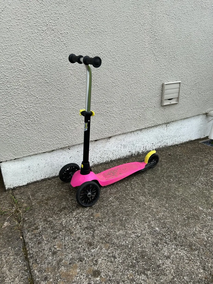 Kids’ 3-Wheeled Scooter-pink and black - Image 1