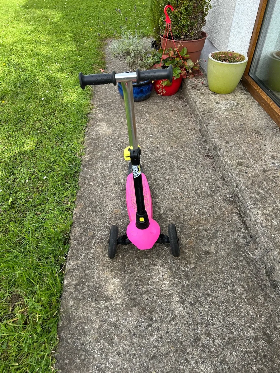 Kids’ 3-Wheeled Scooter-pink and black - Image 2