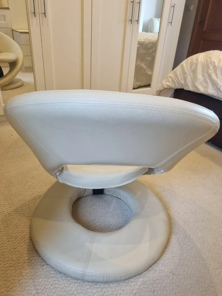 Cream leather swirl chair - Image 1