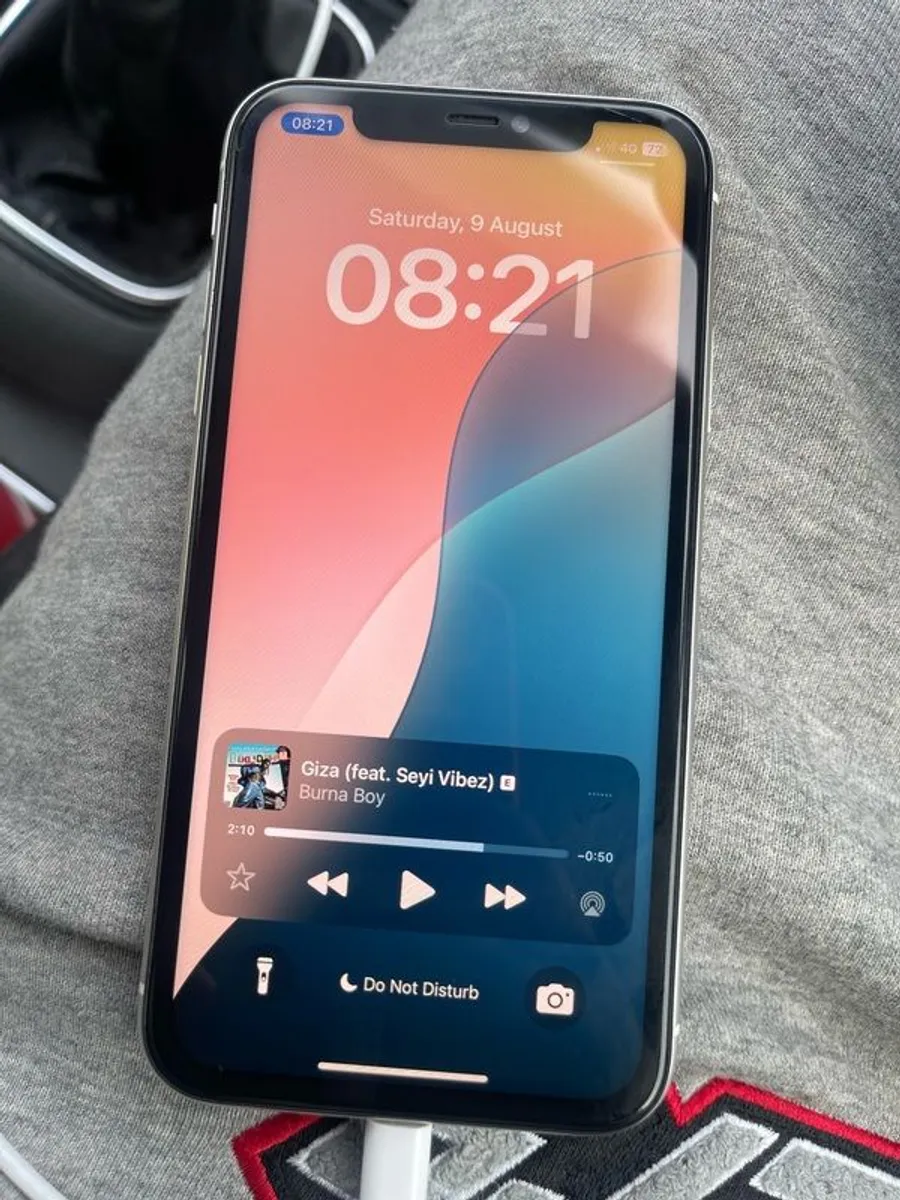 iPhone 11 - Image 1