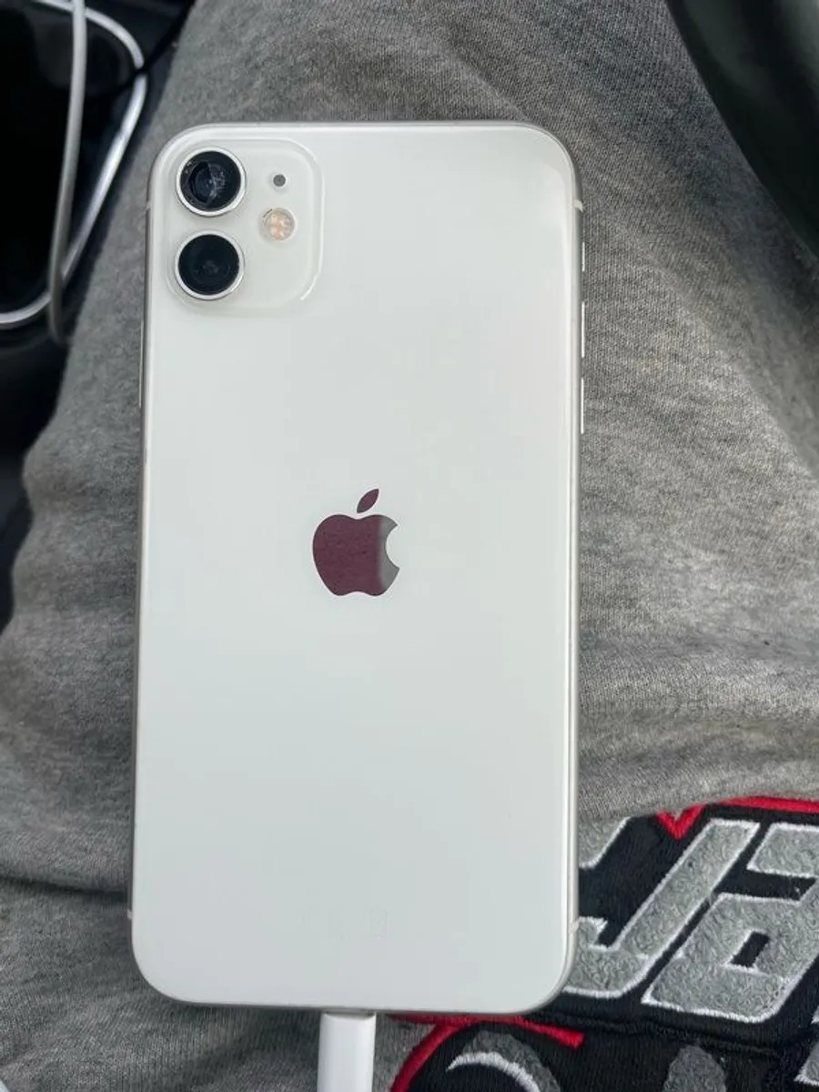 iPhone 11 - Image 3