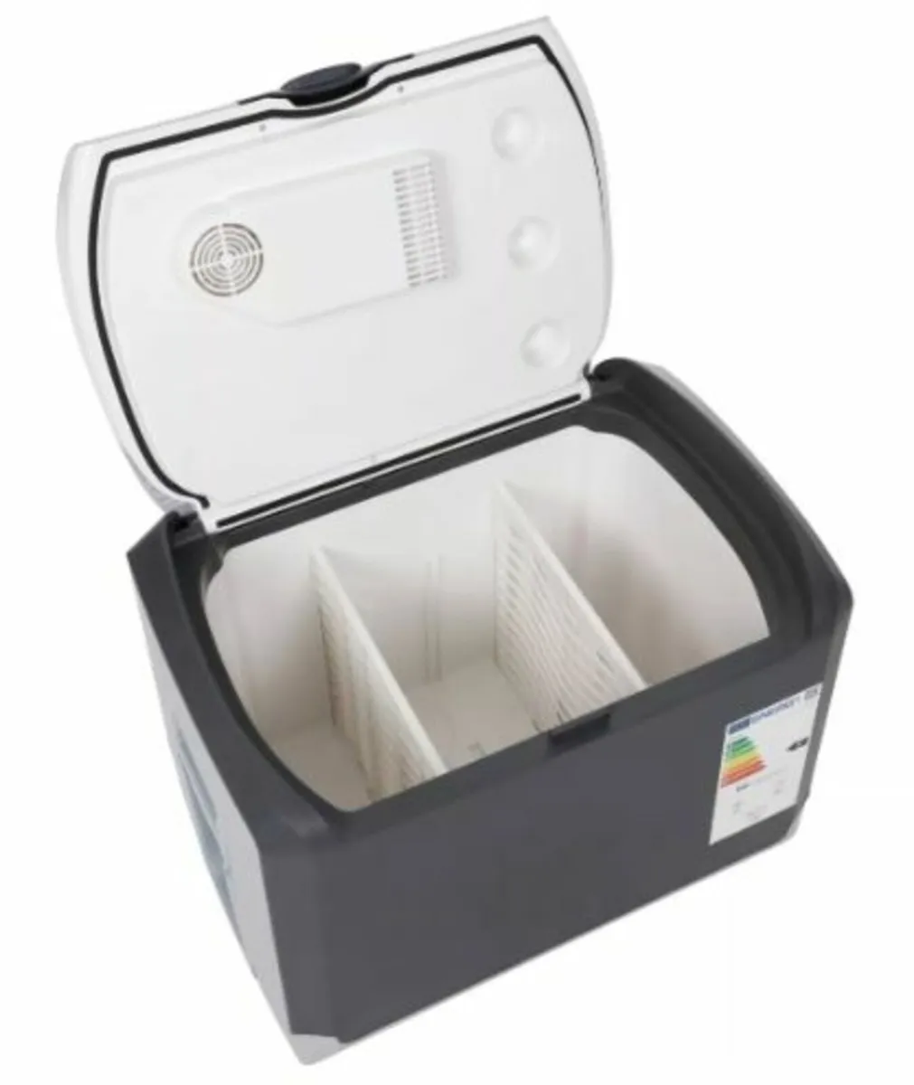 Cool Box with handle and wheels - Image 1