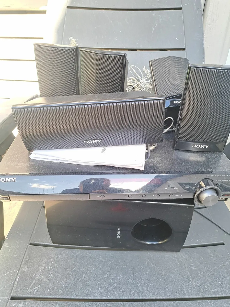 Surrond sound speaker set