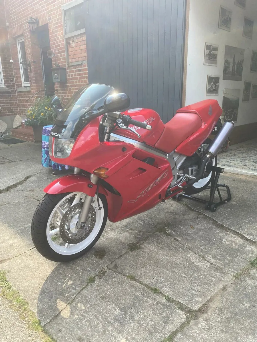 HONDA VFR 750 F 1993 - Image 2