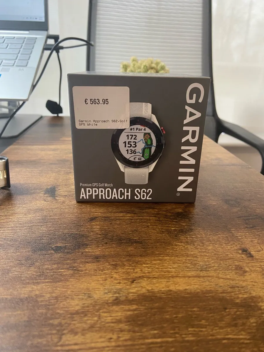 Garmin Golf GPS Watch & Range Finder - Image 1
