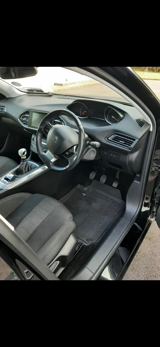 Peugeot 308 2016 - Image 2