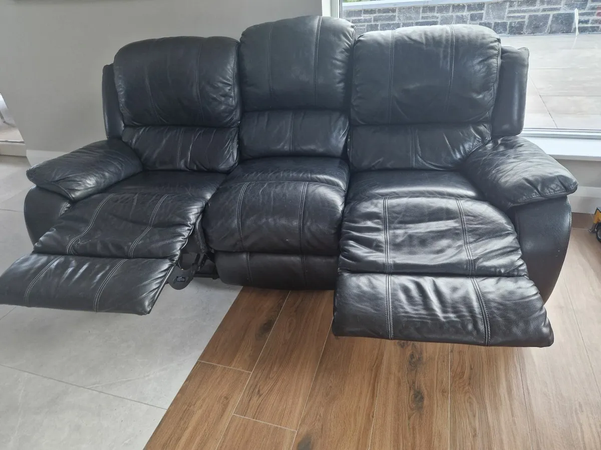 3 seater black leather  recliner couch - Image 2