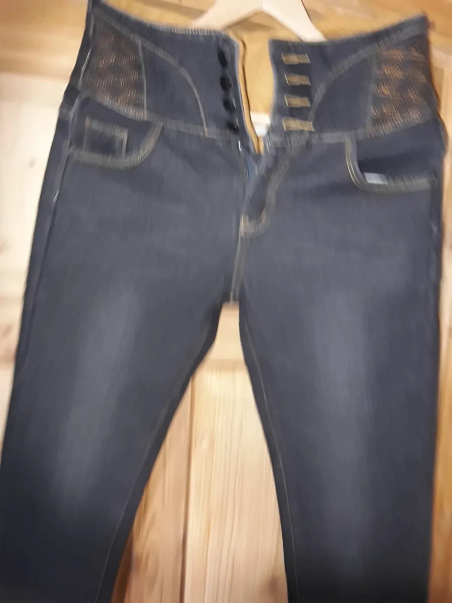 Ladies brand new fleece lined jeans size 8 - Image 4