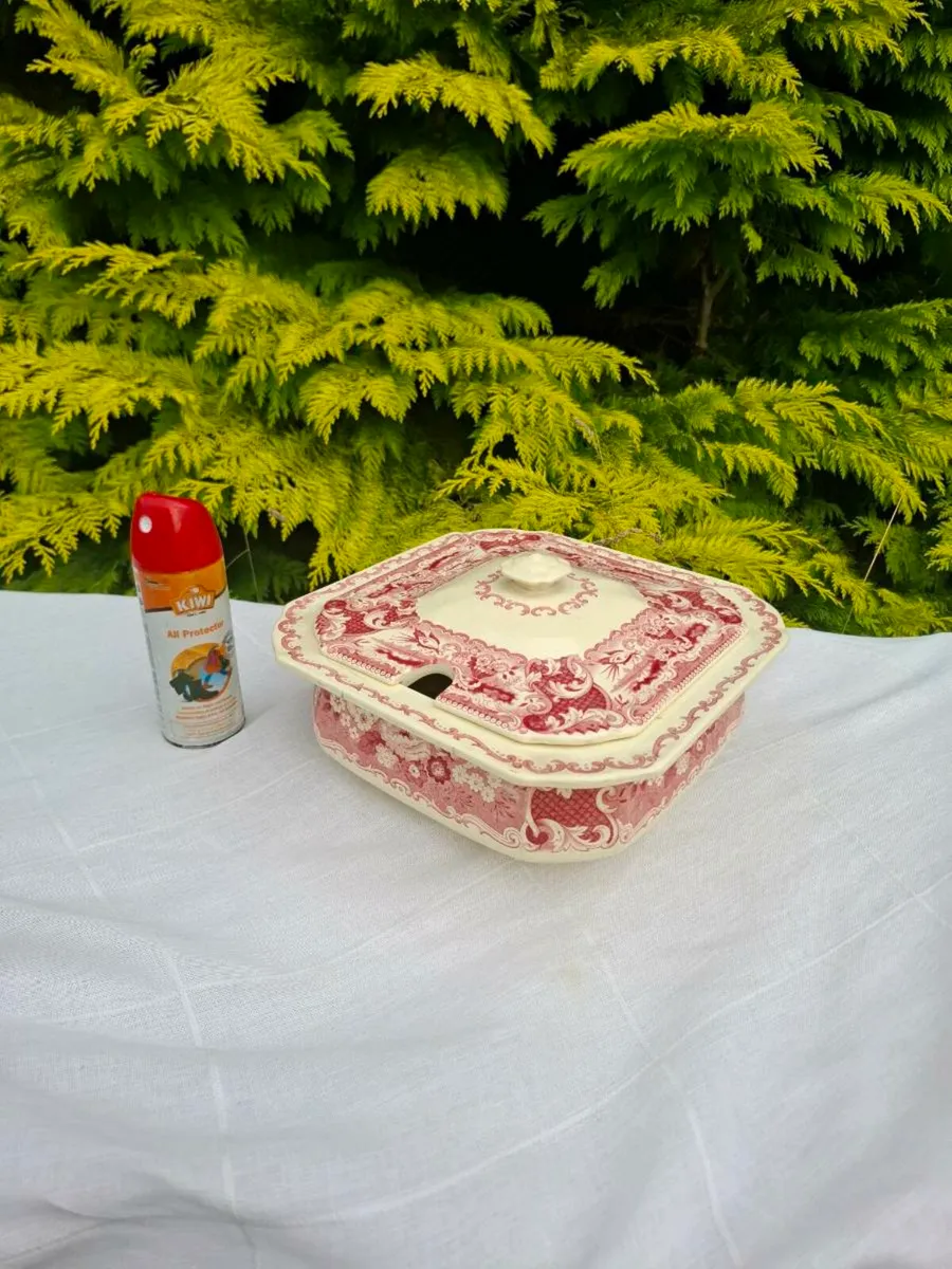 Old victoria soup tureen possible to post - Image 1