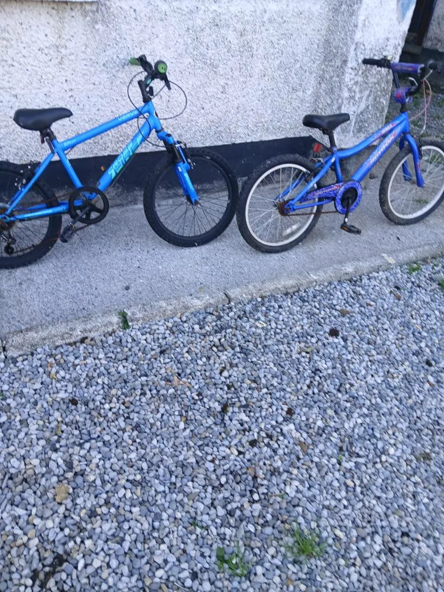 Two adults bikes and three kids bikes all working - Image 4