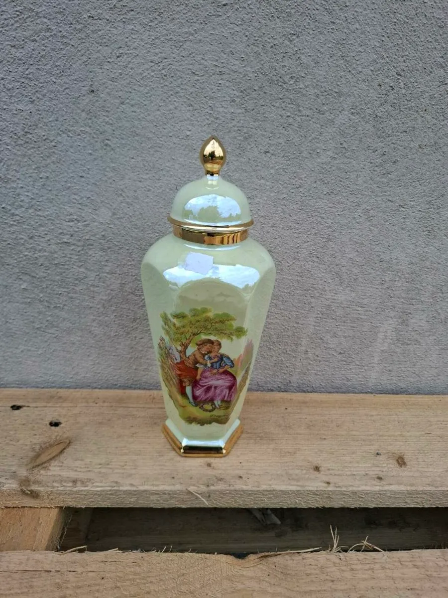 China marquise vase postage possible