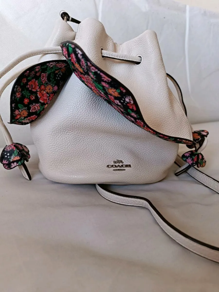 Coach petal bag - Image 3
