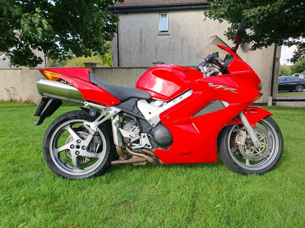 2005 Honda VFR800 VTEC (ABS) - Image 1