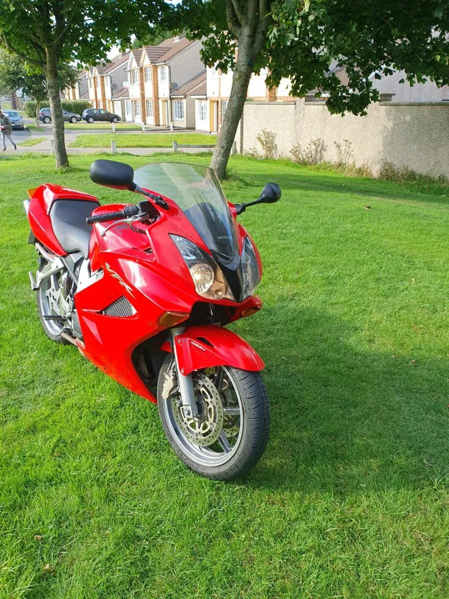 2005 Honda VFR800 VTEC (ABS) - Image 2