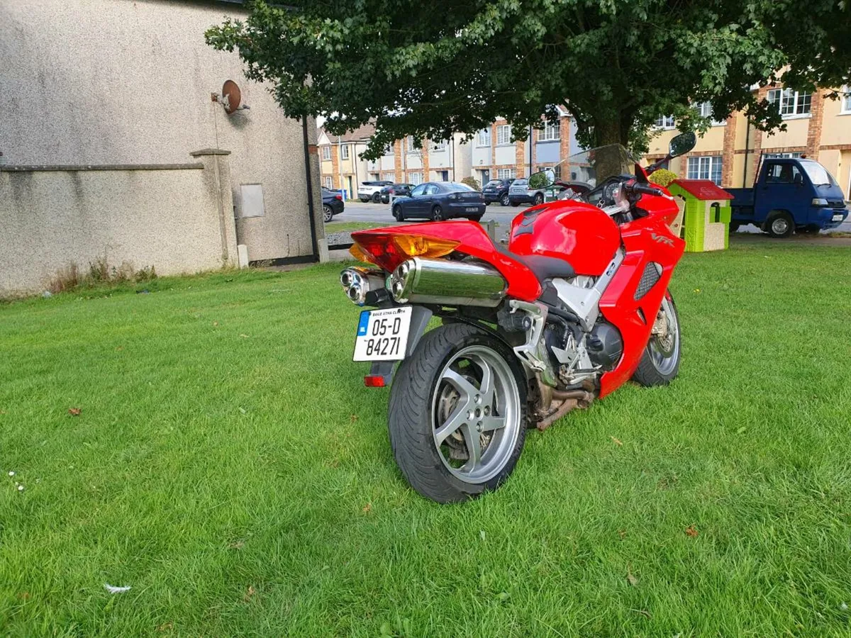 2005 Honda VFR800 VTEC (ABS) - Image 4