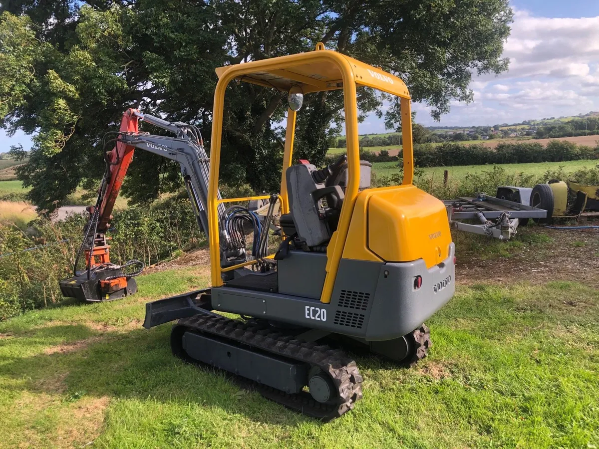 Volvo mini digger - Image 1