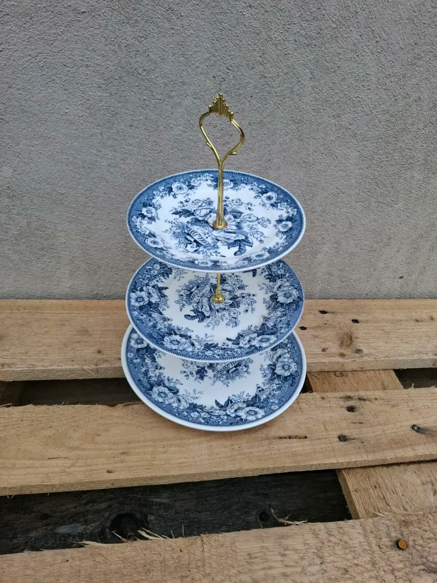 Blue cake stand postage possible