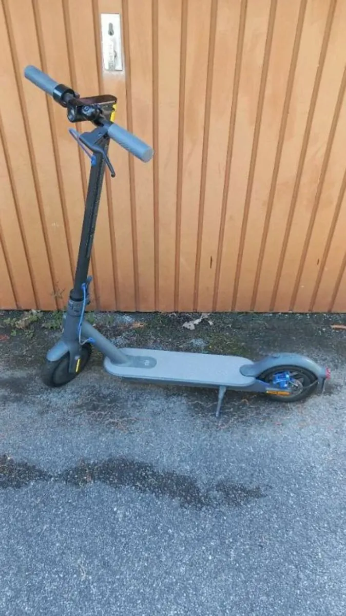 Mi Electric Scooter 3 - Image 1